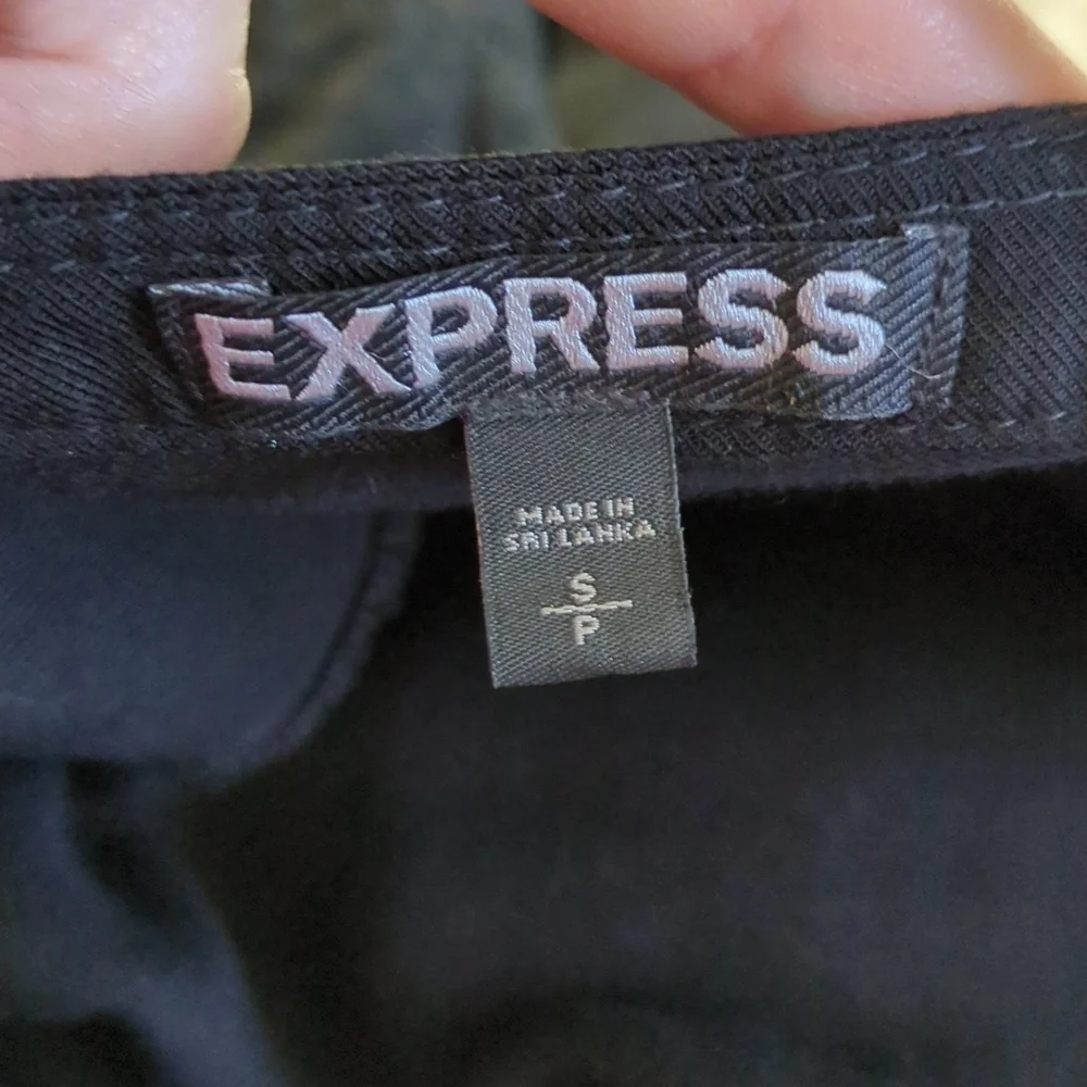 Express Button Front Romper - Picture 12 of 13